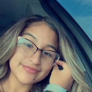 Meet your Posher, Valeria